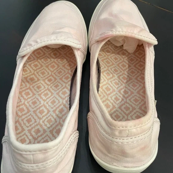 Sanuk  pink slip on oxfords.  Size 9.5 - Picture 4 of 6